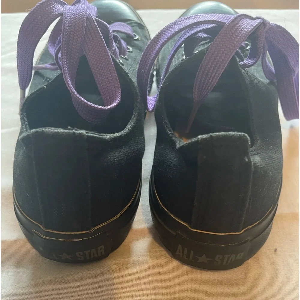 - - Black Low Top Converse Purple Laces kids size 3 EUC